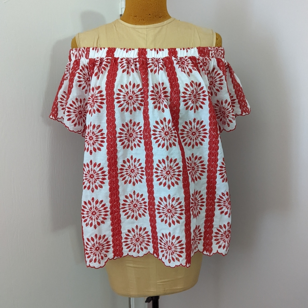 White Cotton with Red Detail Designs Off the Shoulder Entro Blouse size Small - Picture 3 of 9